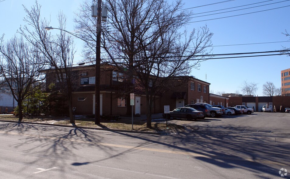 326 N Stonestreet Ave, Rockville, MD à louer - Photo du bâtiment - Image 3 de 10
