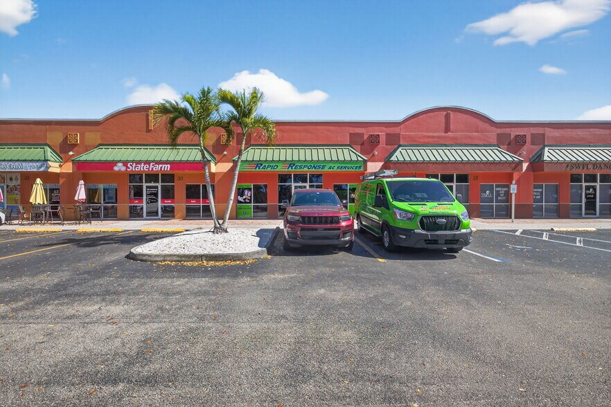 12220 Towne Lake Dr, Fort Myers, FL à louer - Photo du bâtiment - Image 2 de 20