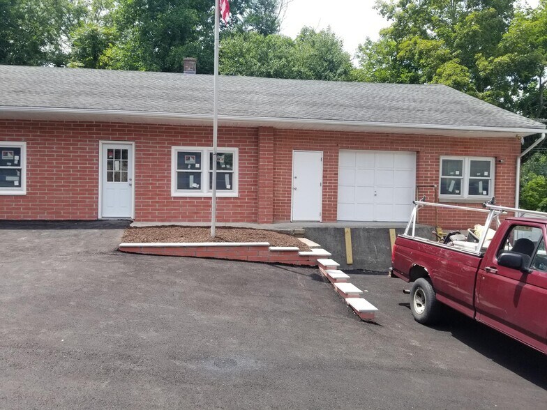 100 S Main St, Seymour, CT à louer - Photo du bâtiment - Image 2 de 6