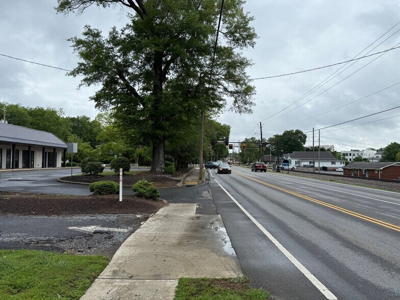 8910 Main St, Woodstock, GA à louer - Photo du bâtiment - Image 2 de 8