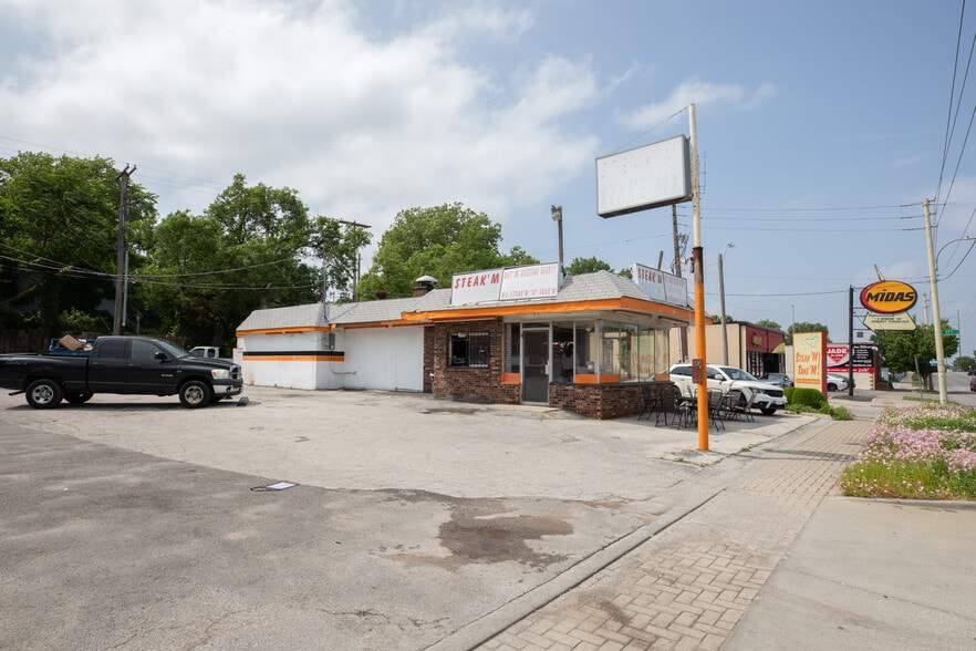 7702 Troost Ave, Kansas City, MO for lease - Building Photo - Image 3 of 4