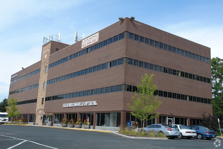 4001 Stinson Blvd NE, Saint Anthony, MN à louer - Photo du bâtiment - Image 3 de 11