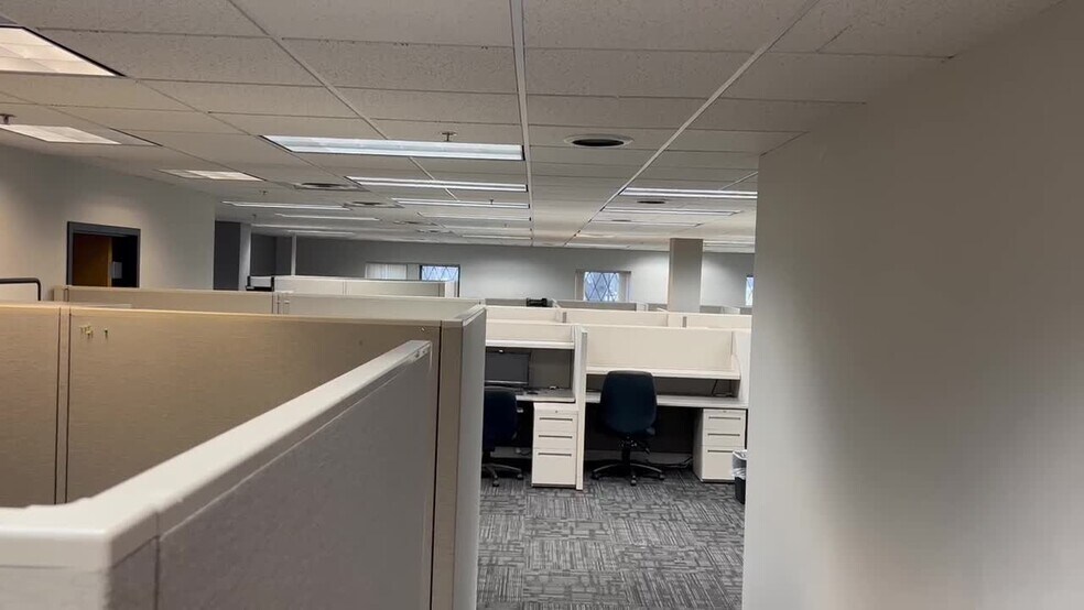 301 N Broadway, De Pere, WI à louer - Vidéo sur l’inscription commerciale - Image 3 de 18