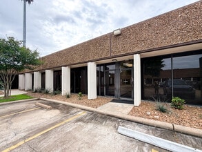 7000-7070 Empire Central Dr, Houston, TX à louer Photo intérieure- Image 2 de 16