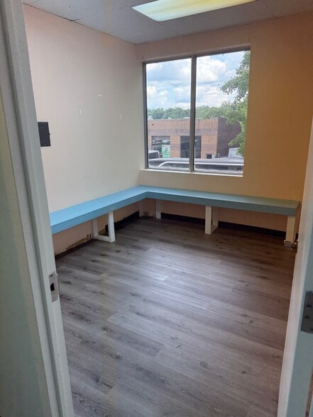 201 Ritchie Rd, Capitol Heights, MD for lease - Interior Photo - Image 2 of 3