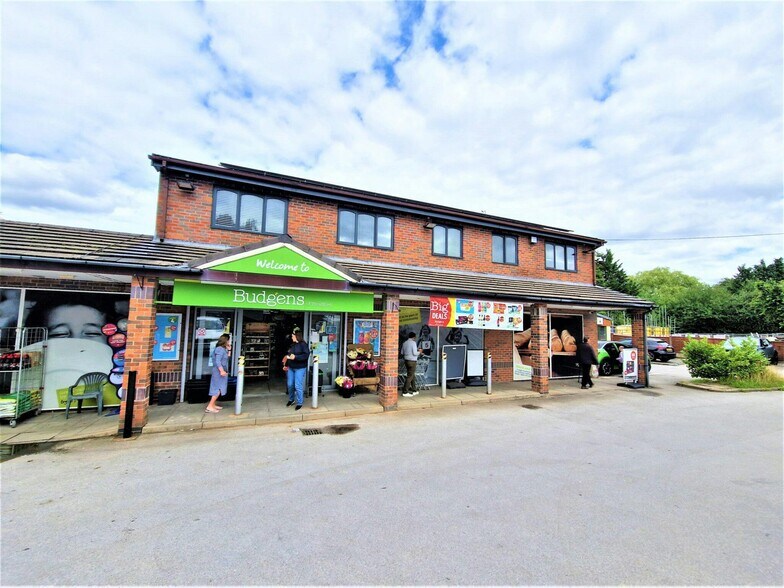 442 Chester Rd, Stockport à louer - Photo du bâtiment - Image 1 de 17