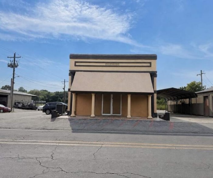208 SE Avenue 2 Ave, Atkins, AR for sale - Building Photo - Image 1 of 21