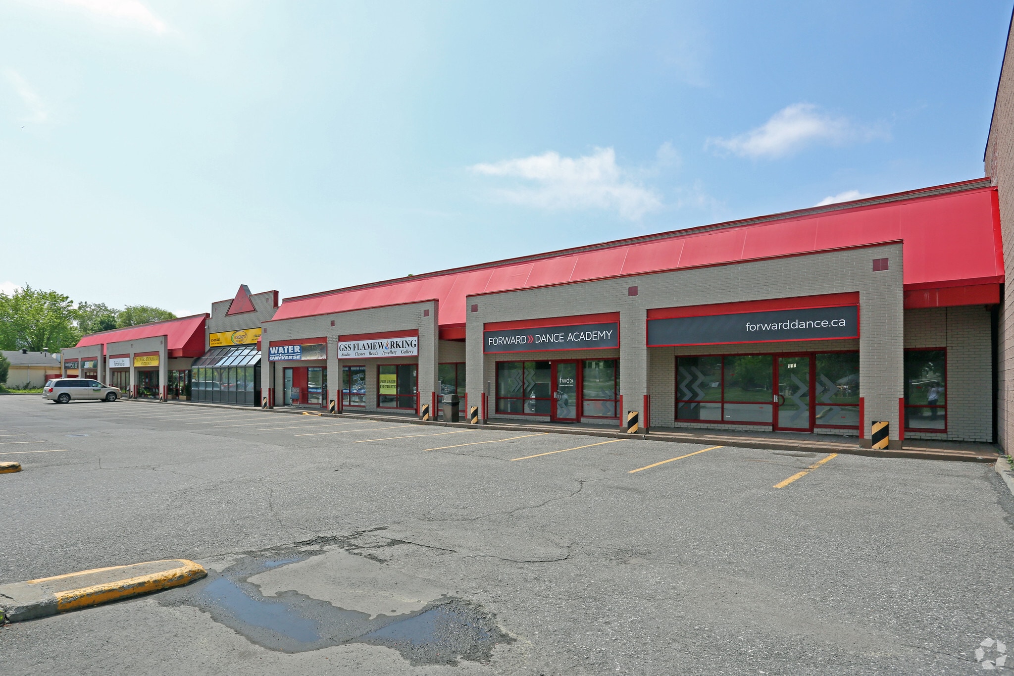 911 Richmond Rd, Ottawa, ON for lease Primary Photo- Image 1 of 3