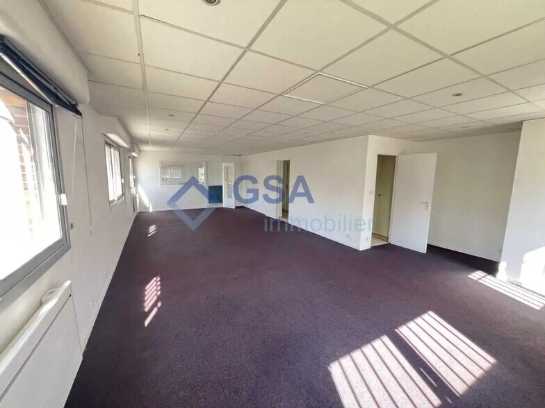 Bureau dans Lisses à louer - Photo intérieure - Image 2 de 4
