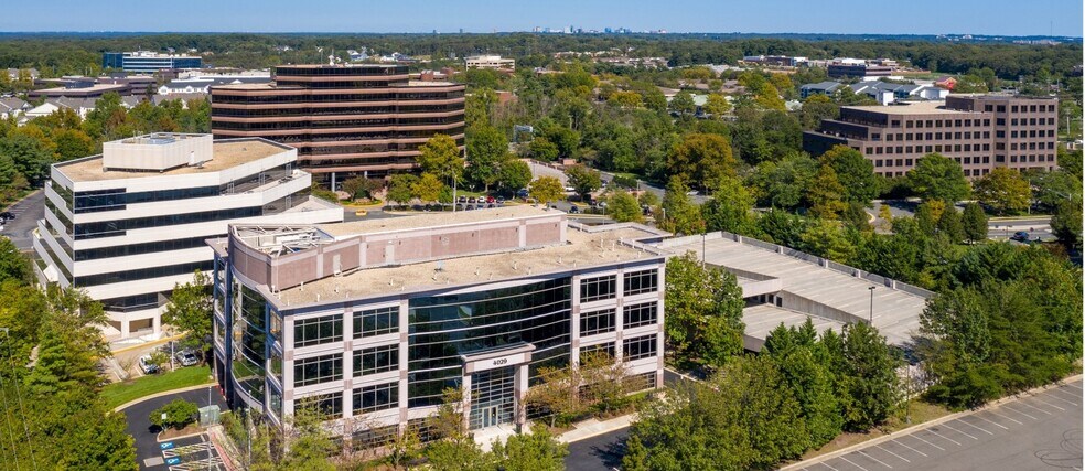 4029 Ridge Top Rd, Fairfax, VA à vendre - Photo du bâtiment - Image 2 de 12