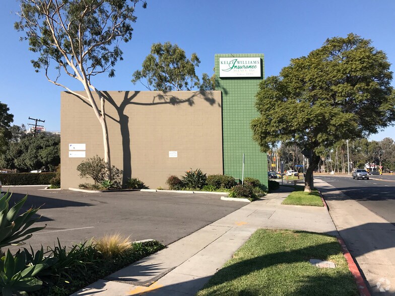 4400-4404 E Pacific Coast Hwy, Long Beach, CA à louer - Photo du bâtiment - Image 3 de 4