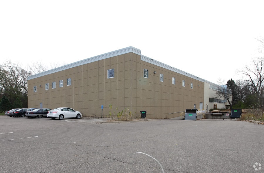 5900 Olson Memorial Hwy, Golden Valley, MN for lease - Building Photo - Image 2 of 2