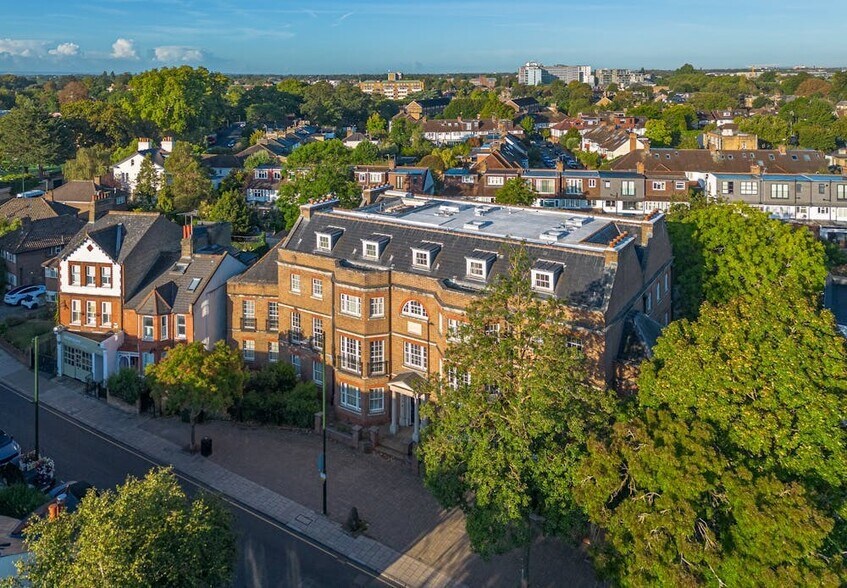 76 Crown Rd, Twickenham à louer - Photo du bâtiment - Image 1 de 8