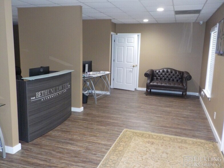 2357 Pio Nono Ave, Macon-Bibb, GA à vendre - Photo intérieure - Image 2 de 16