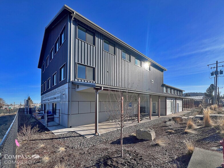 150 NE Hawthorne Ave, Bend, OR à louer - Photo du bâtiment - Image 2 de 10