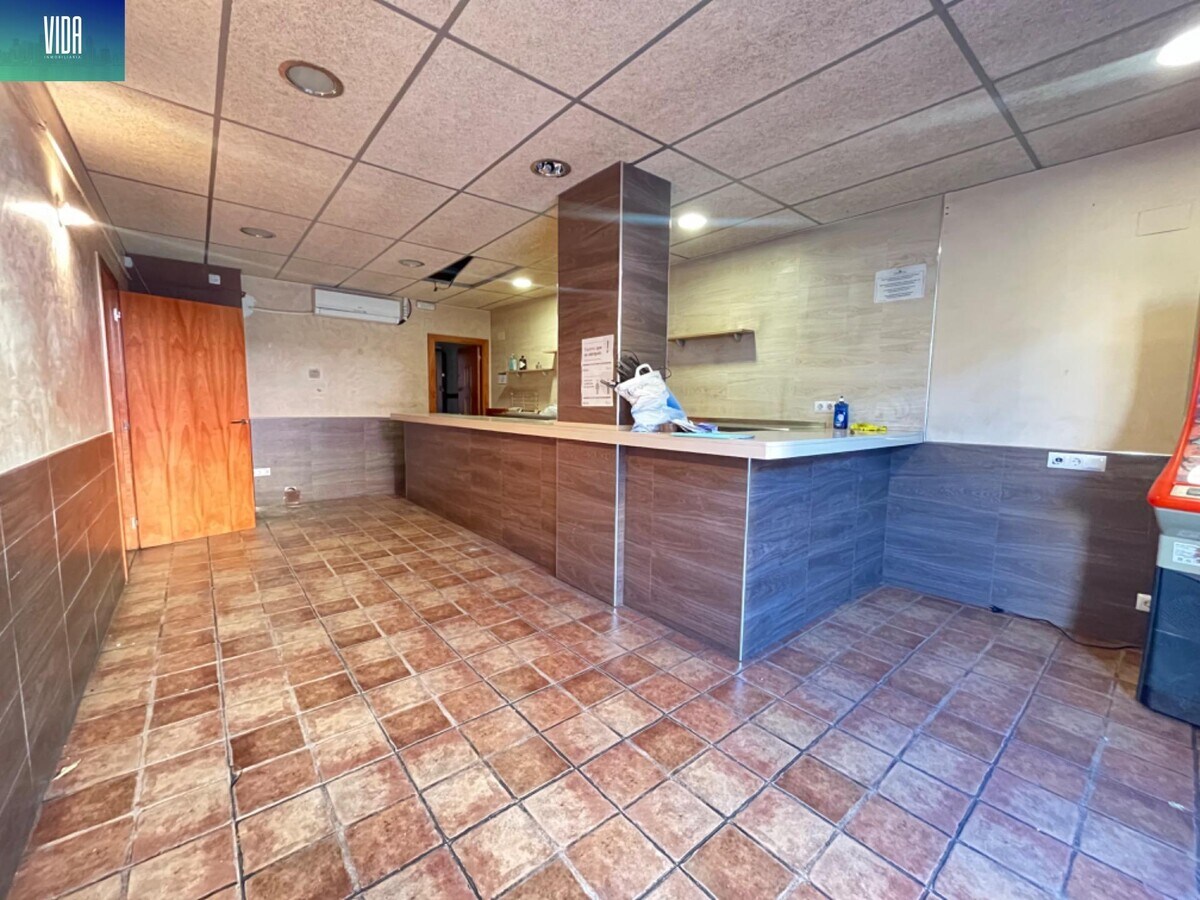 Manresa, BAR 08243 - Unit - - - Interior Photo - Image 2 of 11