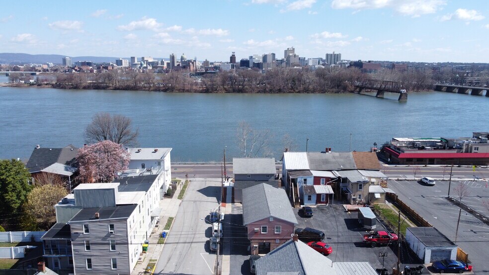 300-306 S Front St, Wormleysburg, PA à vendre - Photo du bâtiment - Image 2 de 5