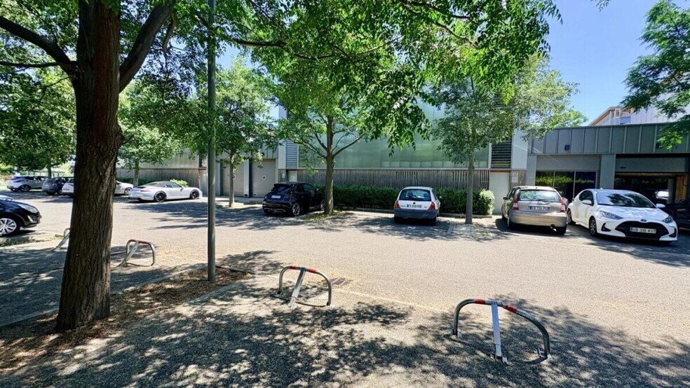 Retail in Avignon for sale - Building Photo - Image 1 of 12