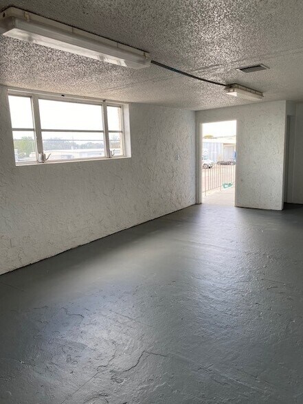 5800 Houchin St, Naples, FL à louer - Photo du bâtiment - Image 3 de 16