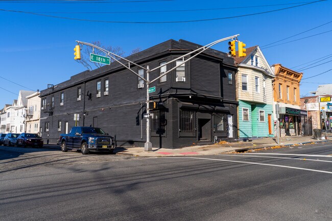 Plus de détails pour 370 E 18th St, Paterson, NJ - Commerce de détail à vendre