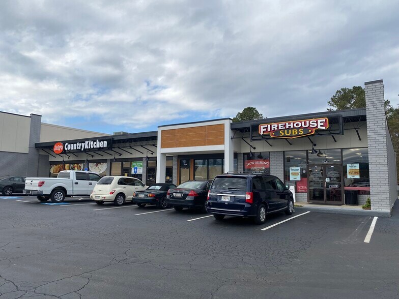 2731 Sandy Plains Rd, Marietta, GA à louer - Photo du bâtiment - Image 2 de 8