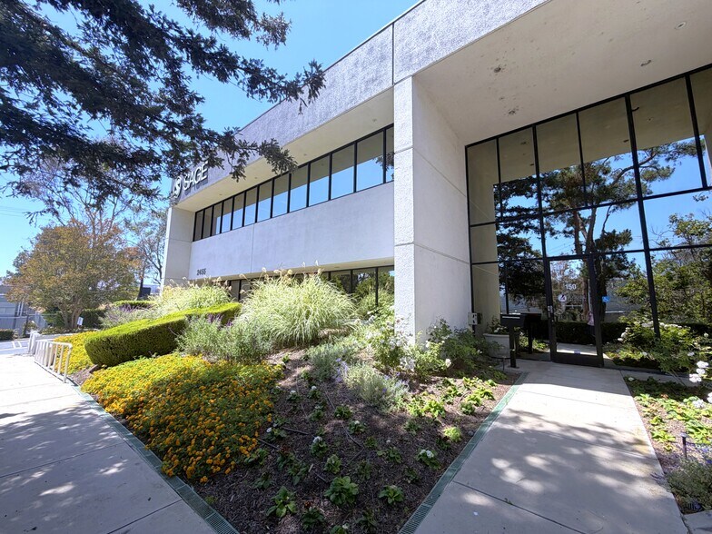 2455 Teller Rd, Thousand Oaks, CA à louer - Photo du bâtiment - Image 3 de 19