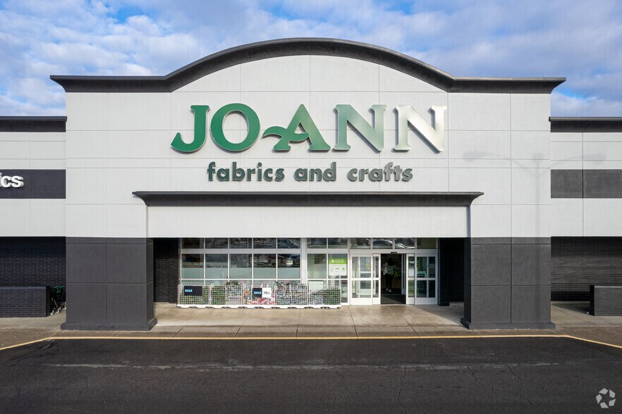 11945 SW Pacific Hwy, Tigard, OR à louer - Photo du bâtiment - Image 2 de 11