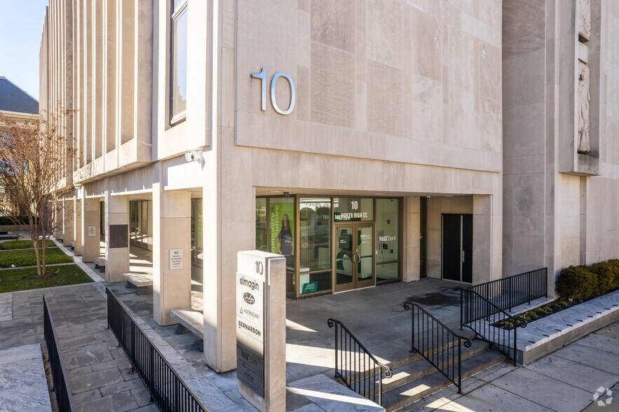 10 N High St, West Chester, PA à louer - Photo du bâtiment - Image 2 de 9