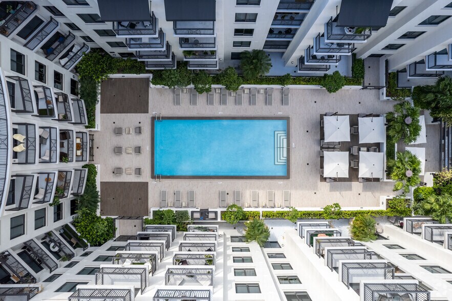 301 Altara Ave, Coral Gables, FL à louer - Photo du bâtiment - Image 2 de 165