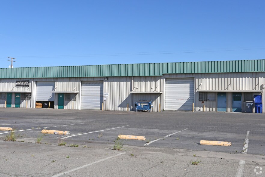 3188 N Marks Ave, Fresno, CA for lease - Building Photo - Image 2 of 3