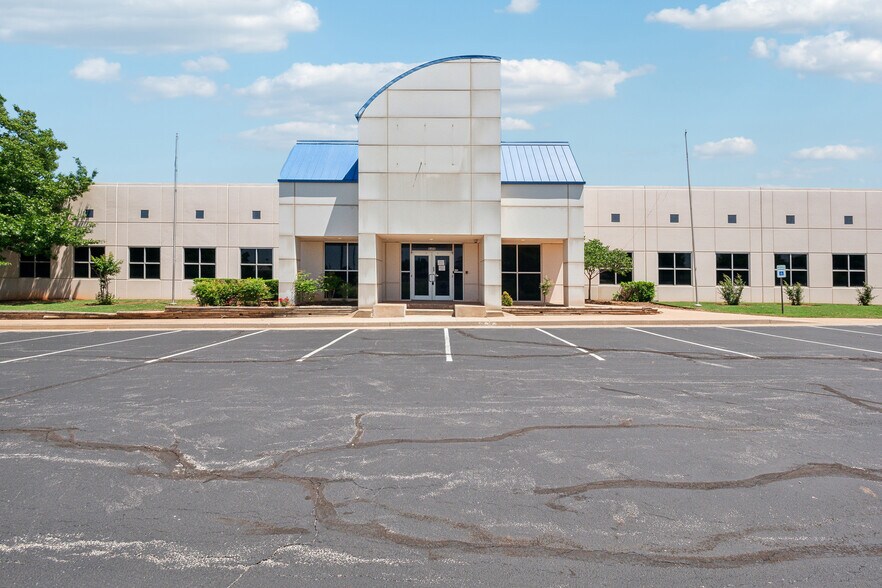8400 Silver Crossing, Oklahoma City, OK à vendre - Photo du bâtiment - Image 1 de 15