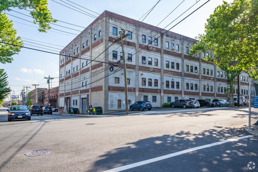 359 Cortlandt St, Belleville, NJ for lease - Primary Photo - Image 1 of 10