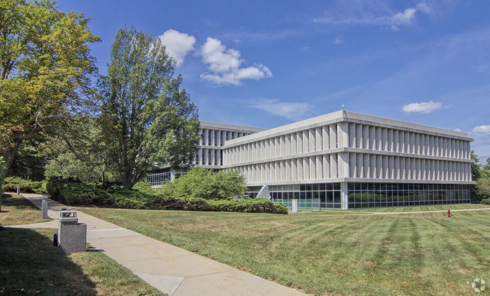 700 Quaker Ln, Warwick, RI for lease - Building Photo - Image 3 of 31