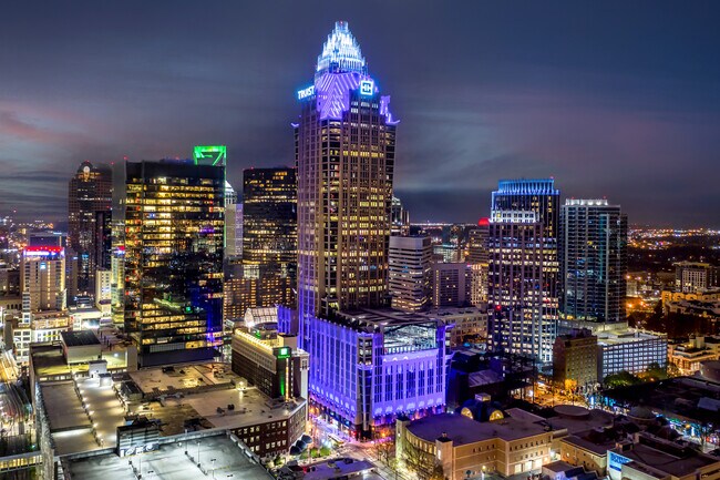 More details for 214 N Tryon St, Charlotte, NC - Retail for Lease