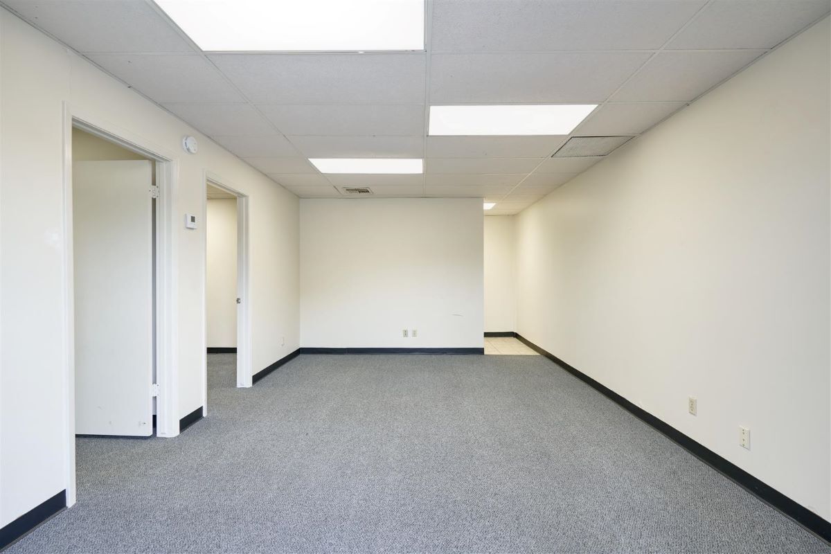 1300 S Frazier St, Conroe, TX for lease Interior Photo- Image 1 of 15