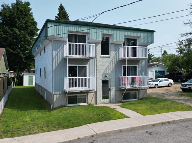 867 Rue Montcalm, Mont-Laurier, QC à vendre - Photo principale - Image 1 de 1