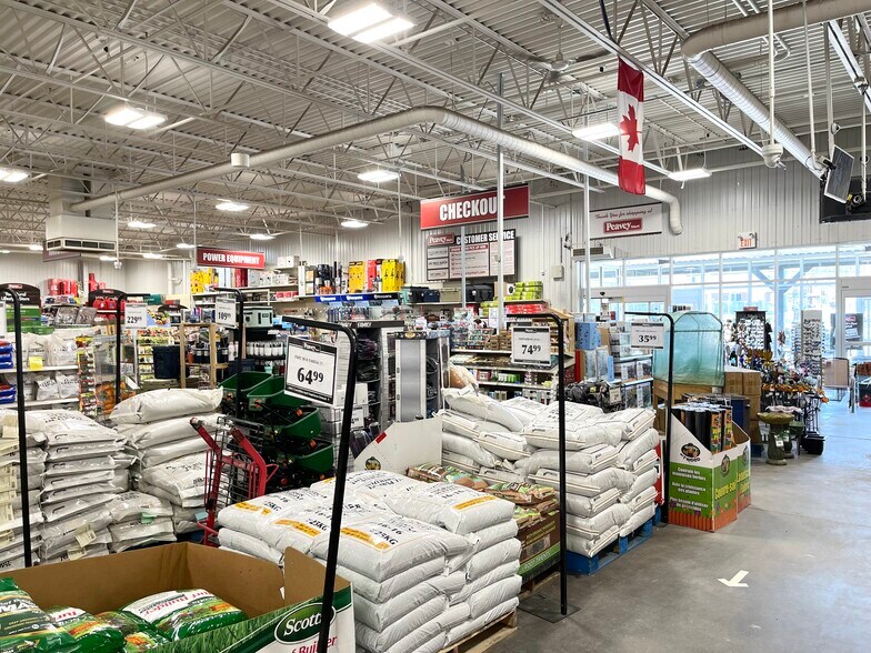 321 Main St E, Grimsby, ON for lease - Interior Photo - Image 3 of 9