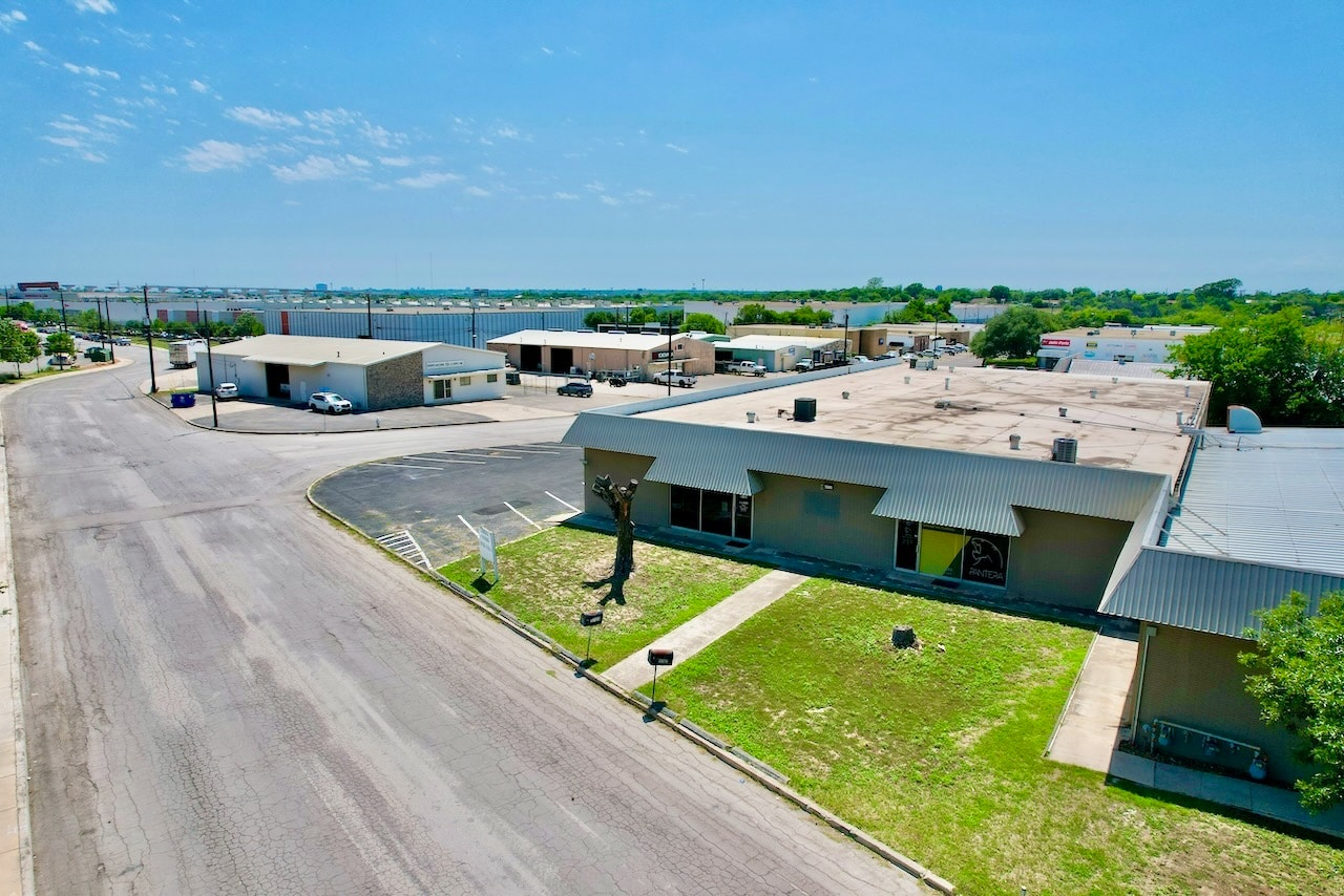 9707 Ball St, San Antonio, TX for lease Interior Photo- Image 1 of 13