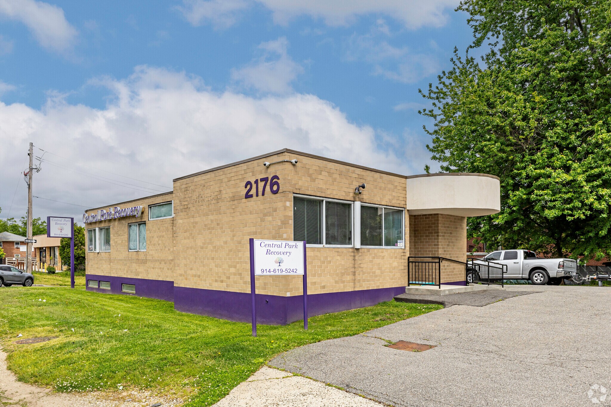 2176 Central Park Ave, Yonkers, NY à vendre Photo du bâtiment- Image 1 de 43