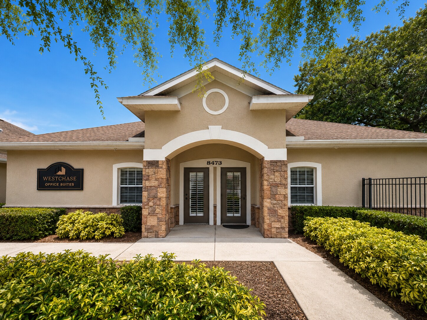8471-8473 W Linebaugh Ave, Tampa, FL à louer Photo du bâtiment- Image 1 de 28