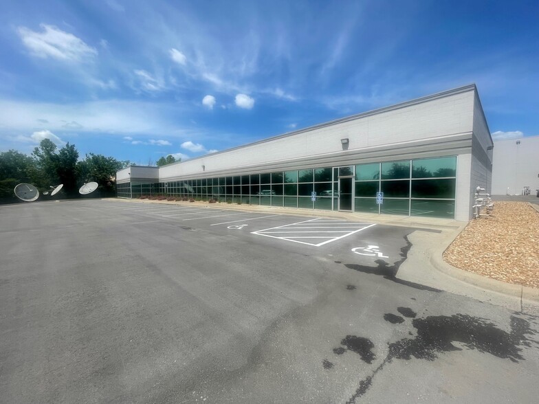 8100 NW 101st Ter, Kansas City, MO for lease - Building Photo - Image 2 of 9