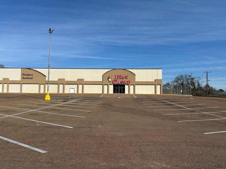 261 Devereaux Dr, Natchez, MS for lease - Building Photo - Image 2 of 3