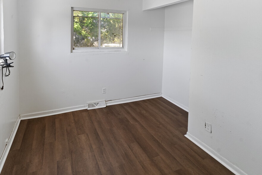 Stabilized Investment Opportunity portfolio of 2 properties for sale on LoopNet.ca - Building Photo - Image 3 of 31