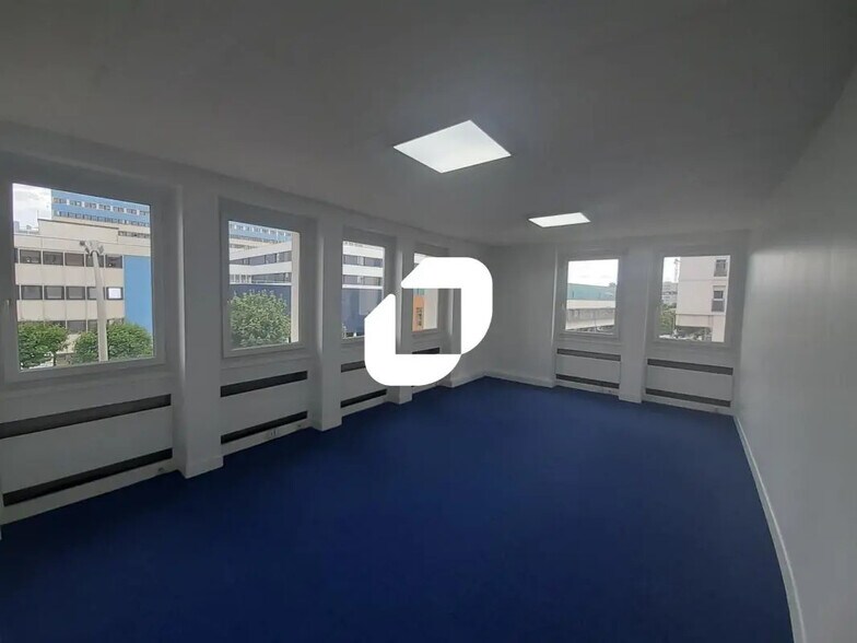 Office in Créteil for lease - Interior Photo - Image 3 of 7