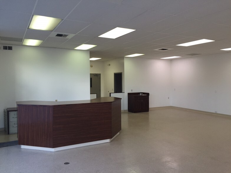 16400 Brooks Loop, Eagle River, AK à vendre - Photo du bâtiment - Image 3 de 11