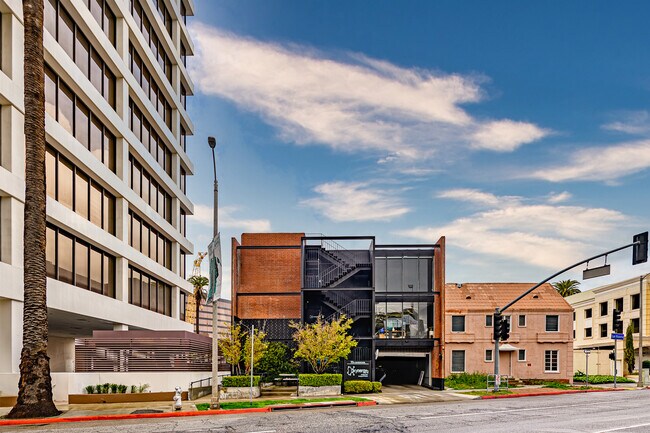 More details for 113 N San Vicente Blvd, Beverly Hills, CA - Office for Sale