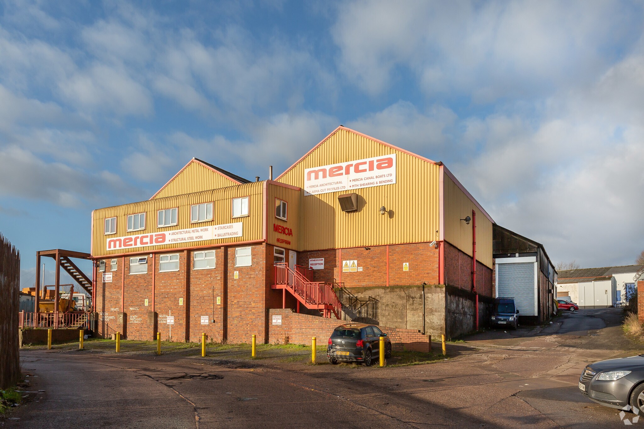 Dudley Central-Trading Est Shaw Rd, Dudley for lease Primary Photo- Image 1 of 12