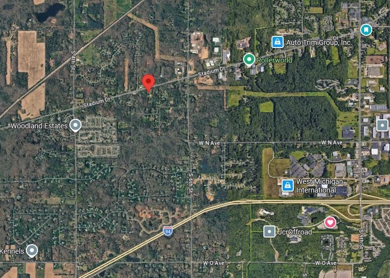 8447 Stadium Dr, Kalamazoo, MI for sale - Building Photo - Image 3 of 4