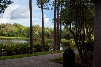 12425 28th St N, Saint Petersburg, FL à louer Photo intérieure- Image 1 de 23