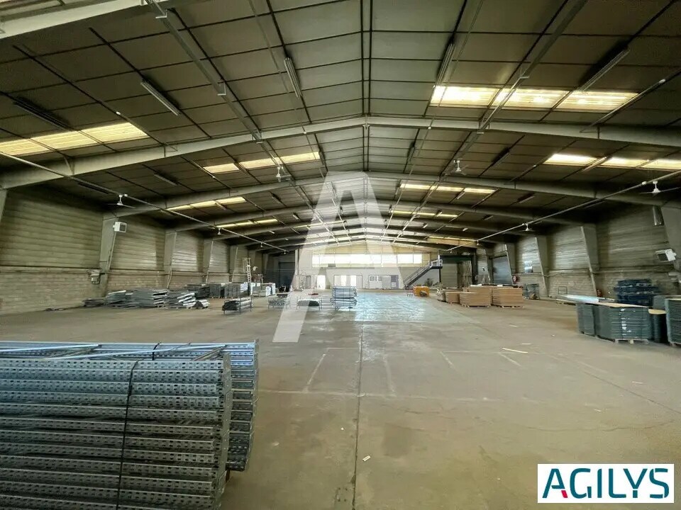 Flex in Morangis for lease Interior Photo- Image 1 of 11